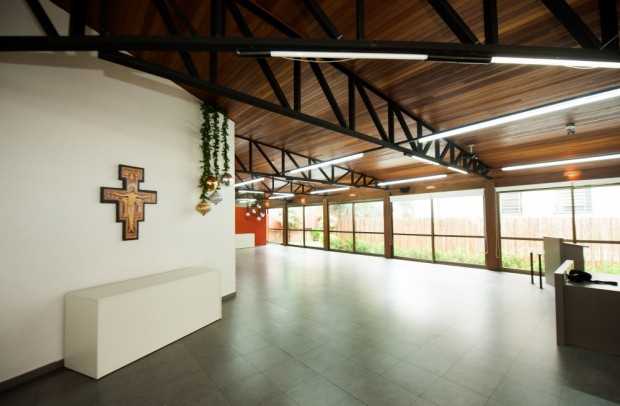 Espaço Mater Dei: localizado dentro do Jardim, recebe formações, reuniões e retiros, com capacidade para 100 pessoas.