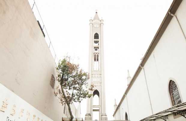 Os três sinos oriundos da cidade de Bochum, Alemanha, foram adquiridos no final do século XIX e possuem tamanhos diferentes.