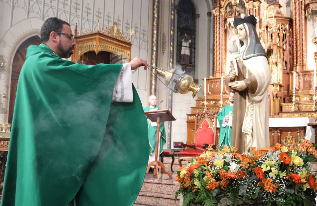 Foto de capa da notícia Formação, Missa e espetáculo musical abrem as comemorações a Santa Teresa D'Ávila em Caxias do Sul