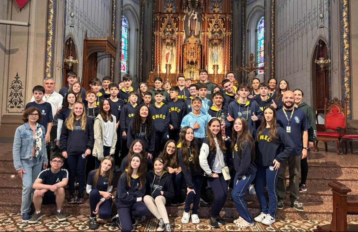 Foto de capa da notícia Estudantes do Colégio CNEC Farroupilha Angelo Antonello visitam a Catedral Diocesana de Caxias do Sul