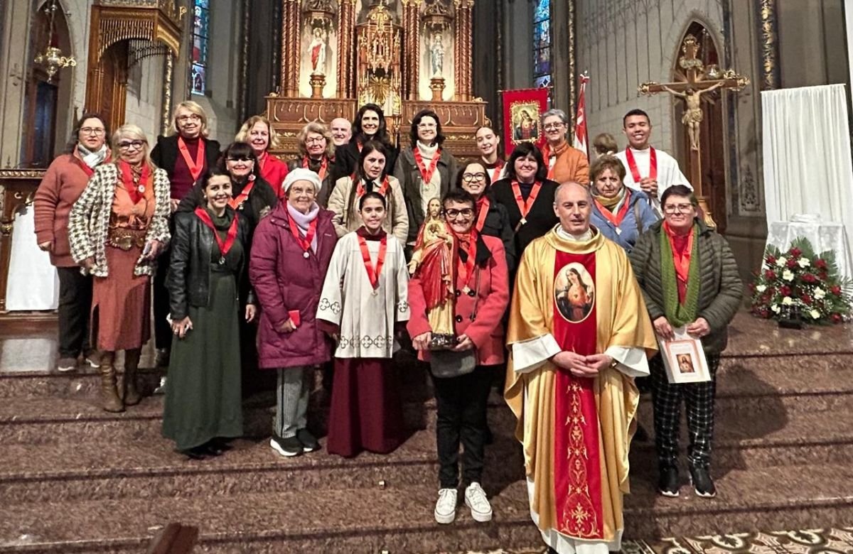Foto de capa da notícia Catedral de Caxias celebra o Sagrado Coração de Jesus com a consagração de novos membros do Apostolado da Oração