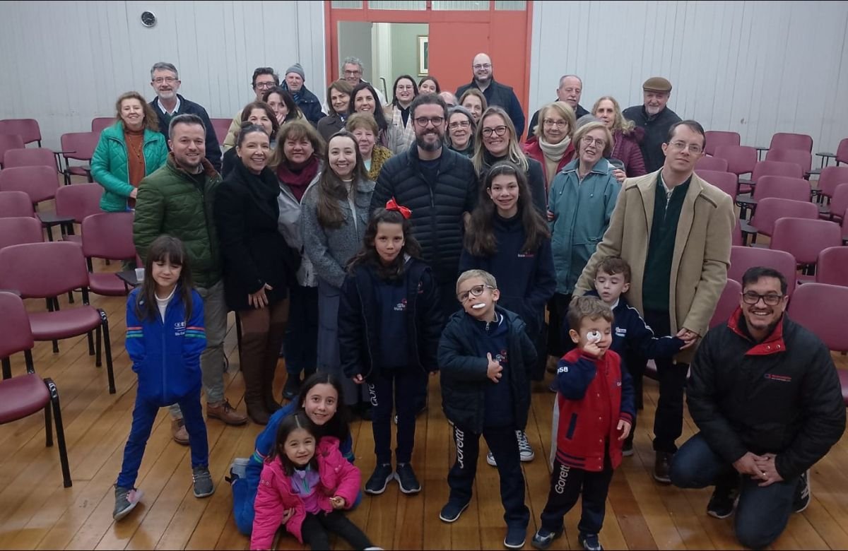 Foto de capa da notícia Casal Lucas e Luciana Gregol partilha a beleza do testemunho da adoção na segunda noite da Semana da Família da Catedral de Caxias