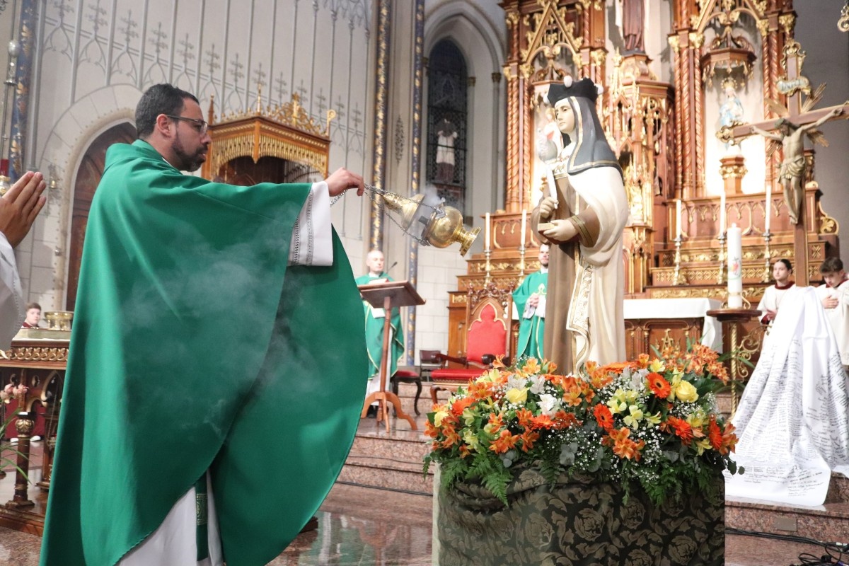 Formação, Missa e espetáculo musical abrem as comemorações a Santa Teresa D'Ávila em Caxias do Sul