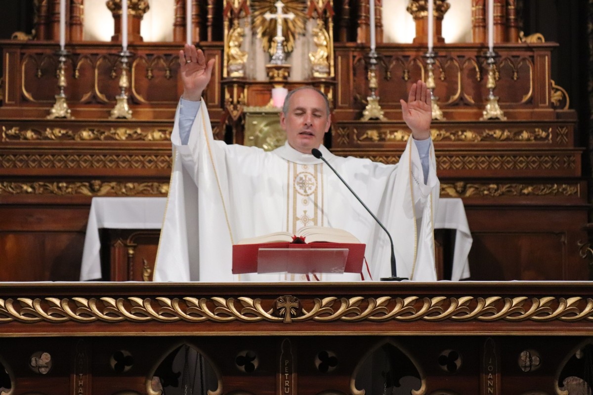 Comunidade da Catedral de Caxias do Sul se reúne para celebrar a vida do pároco, padre Volnei Vanassi