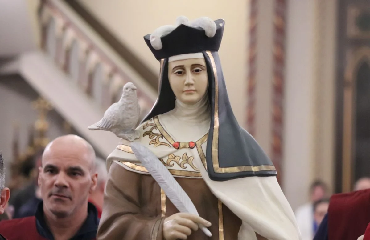 Foto de capa da notícia Segunda noite do Tríduo da Festa de Santa Teresa 2026 reflete sobre a tenda do encontro como sinal de comunhão