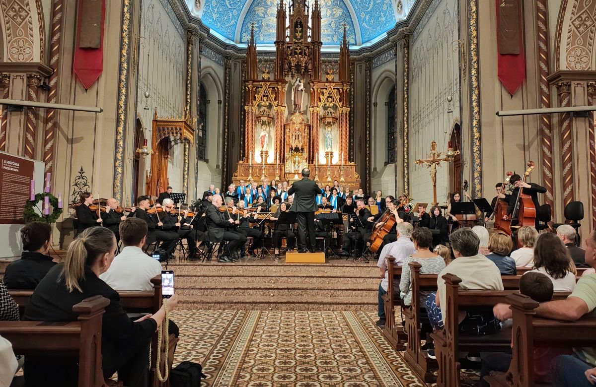 Foto de capa da notícia Concerto com a Orquestra Acadêmica da UCS e Coral Vívere do UCS Sênior abre a programação do Natal na Catedral