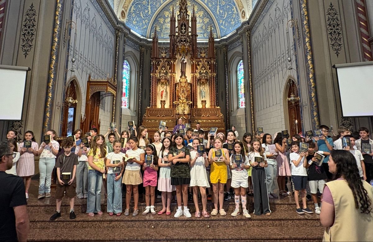 Foto de capa da notícia Missa marca o rito de entrega da Bíblia aos catequizandos da Eucaristia 1 da Catedral de Caxias do Sul